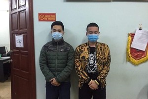 Tùng và Minh tại cơ quan công an (Ảnh: Công an cung cấp).