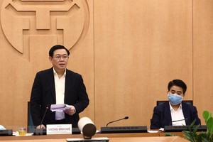 Bí thư Thành ủy Hà Nội Vương Đình Huệ phát biểu.