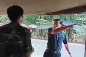 Phó chủ tịch HĐND huyện chống đối kiểm dịch