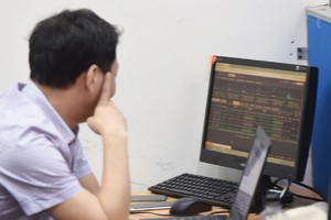 Tăng sốc, giảm sâu, “nỗi đau” chứng quyền