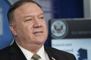 Ngoại trưởng Mỹ Mike Pompeo trong cuộc họp báo ở Nhà Trắng hôm 8/4. Ảnh: Reuters.