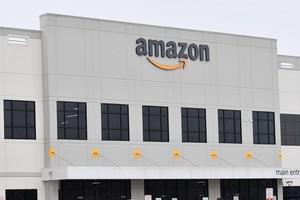 Một chi nhánh của Amazon tại New York, Mỹ ngày 30/3/2020. (Ảnh: AFP/TTXVN).