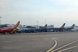 Máy bay của các hãng hàng không Vietnam Airlines và Vietjet. (Ảnh: Việt Hùng/Vietnam+).