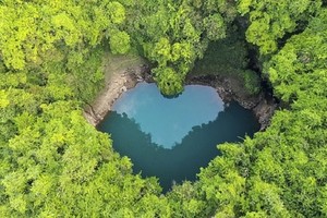 Hố sụt hình trái tim