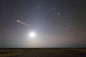 Mưa sao băng tốc độ gần 240.000 km mỗi giờ