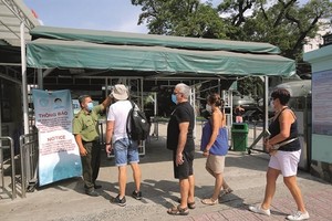 Các doanh nghiệp du lịch đang bắt tay nhau, ồ ạt tung ra các tour, sản phẩm giảm giá kịch sàn.