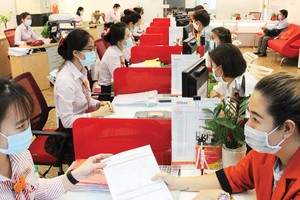 Ngân hàng vừa đảm bảo phòng dịch, vừa tăng tốc hỗ trợ khách hàng và nền kinh tế.