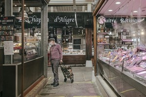 Một khu mua sắm ở Paris, Pháp. Ảnh: NYTimes.