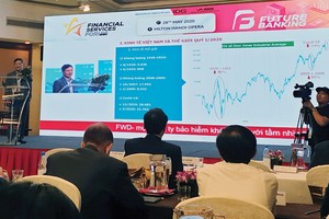 Ông Vũ Viết Ngoạn, nguyên Tổ trưởng Tổ tư vấn kinh tế của Thủ tướng Chính phủ phát biểu tại Diễn đàn Dịch vụ tài chính.