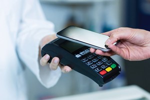 Thanh toán không dùng tiền mặt chuyển biến tích cực 