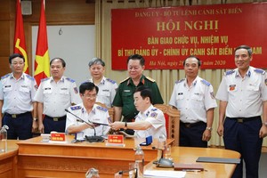 Lãnh đạo Bộ Quốc phòng, Bộ Tư lệnh Cảnh sát biển chứng kiến lễ bàn giao chức vụ, nhiệm vụ Bí thư Đảng ủy - Chính ủy Cảnh sát biển Việt Nam.