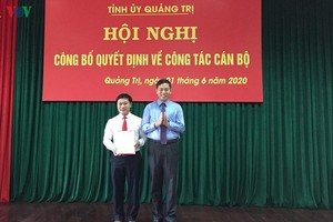 Ông Nguyễn Khánh Vũ (áo trắng), Bí thư Tỉnh Đoàn Quảng Trị được điều động làm Bí thư Đảng ủy khối Cơ quan và Doanh nghiệp tỉnh Quảng Trị.