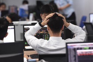 Cổ phiếu nóng lộ nguy cơ bỏng tay