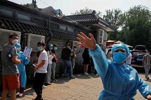 Một địa điểm xét nghiệm nCoV dã chiến ở Bắc Kinh ngày 19/6. Ảnh: Reuters.