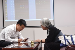 Theo quy định, công ty chứng khoán được triển khai một, một số hoặc toàn bộ các nghiệp vụ, gồm môi giới, tự doanh, bảo lãnh phát hành chứng khoán và tư vấn đầu tư chứng khoán.