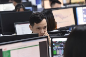 Đua vốn theo tin đồn, dễ mất 