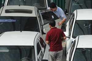 Dự báo tiêu thụ xe trong 2 quý cuối năm sẽ cao hơn so với 2 quý đầu năm, giúp nghiệp vụ bảo hiểm xe cơ giới hồi phục trở lại.