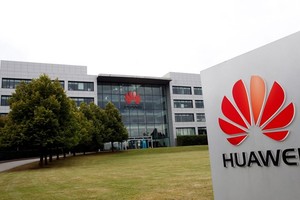 Anh đã loại bỏ Huawei khỏi các dự án 5G ở nước này. (Ảnh: Reuters).