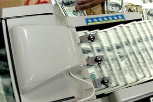 Hạ lãi suất, tỷ giá sẽ vẫn ổn