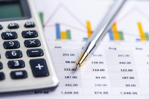 Mùa soát xét bán niên: Lộ diện những báo cáo “không sạch”