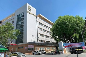 Bệnh viện E bắt đầu từ 20 giờ ngày 19/8 tạm dừng công tác tiếp nhận, khám chữa bệnh. (Ảnh: PV/Vietnam+).