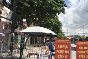 Khu vực phong tỏa trên phố Ngô Quyền (Hải Dương). (Ảnh: Mạnh Minh/TTXVN).