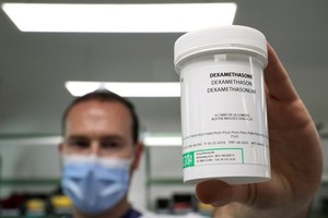 Các loại thuốc kháng viêm có khả năng giảm tỷ lệ tử vong ở bệnh nhân mắc COVID-19 thể nặng. (Nguồn: science.thewire.in).