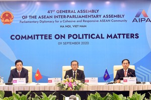 Đầu cầu Hà Nội trong phiên họp của Uỷ ban Chính trị.