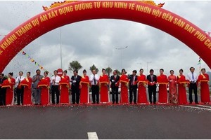 Khánh thành trục đường khu kinh tế Nhơn Hội – sân bay quốc tế Phù Cát.