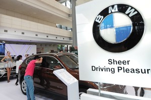 Tại Việt Nam, BMW giậm chân tại chỗ so với Mercedes và đã có 3 lần thay đối tác. Ảnh: Dũng Minh.