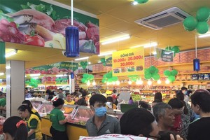 Siêu thị đón hơn 3.000 khách hàng ngày khai trương.