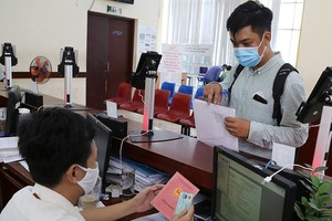 Do ý kiến còn khác nhau về việc bỏ sổ hộ khẩu giấy, nên Dự thảo Luật Cư trú (sửa đổi) đưa ra 2 phương án trình Quốc hội quyết định.