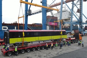 Đoàn tàu đường sắt đô thị số 3 Nhổn-ga Hà Nội đang được vận chuyển về khu Depot Nhổn. (Ảnh: MRB cung cấp).