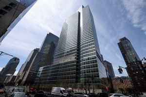 Trụ sở ngân hàng đầu tư Goldman Sachs ở New York, Mỹ. (Ảnh: AFP/TTXVN).