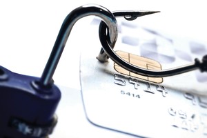 Cần quy định nghiêm ngặt hơn về yêu cầu phải thanh toán không dùng tiền mặt. Ảnh: Shutterstock.