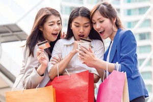 Nhóm người trẻ thể hiện sự tự tin rất cao để vươn lên từ đại dịch. Ảnh: Shutterstock.