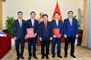 Bổ nhiệm 2 Tổng lãnh sự tại Hong Kong (Trung Quốc) và Đức