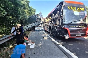 Hiện trường vụ tai nạn. (Ảnh: CTV/Vietnam+).