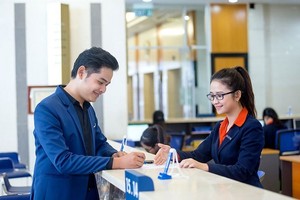 Tranh thủ bán cổ phiếu ngân hàng trước làn sóng niêm yết, chuyển sàn