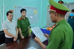 Công an Đà Nẵng đọc lệnh bắt giam La Xuân Thành.