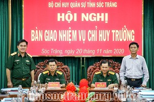 Bàn giao nhiệm vụ Chỉ huy trưởng Bộ CHQS tỉnh Sóc Trăng.