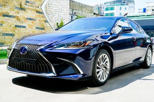 Ngoại hình Lexus ES 300h phiên bản mới. (Ảnh nguồn: TMV).