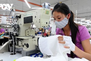 Nhiều DN dệt may chuyển đổi nhanh cơ cấu mặt hàng, từ các mặt hàng truyền thống sang mặt hàng có khả năng thích ứng nhanh.