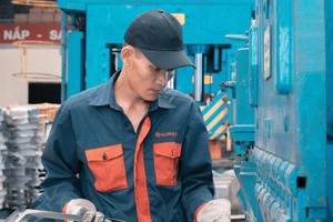 Sơn Hà được biết đến là tập đoàn đa ngành, với hoạt động lõi là sản xuất hàng dân dụng và công nghiệp.