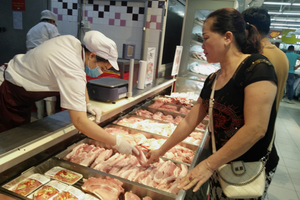 Giá thịt lợn đang dao động từ 110.000 - 160.000 đồng/kg.