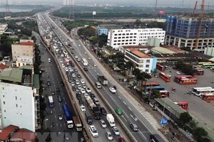 Ùn tắc giao thông trên một đoạn đường vành đai 3 trên cao ở Hà Nội. (Ảnh: Danh Lam/TTXVN).