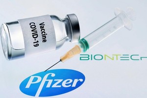 Vaccine phòng Covid-19 do hai hãng dược phẩm Pfizer và BioNTech phối hợp bào chế. (Ảnh: Getty Images).