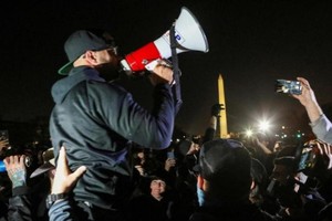 Một cuộc biểu tình phản đối kết quả bầu cử Tổng thống Mỹ ở Washington, DC, ngày 11/12/2020. Ảnh: REUTERS.