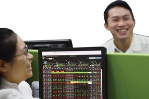 Các nhóm ngành được nhà đầu tư kỳ vọng là ngân hàng, bất động sản khu công nghiệp, xây dựng, thép, dầu khí, chứng khoán… Ảnh: Dũng Minh.