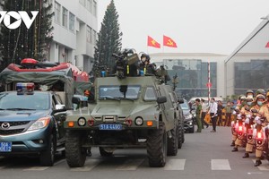 Lực lượng cảnh sát vũ trang tuần tra ra quân canh gác, bảo vệ Cảng HKQT Tân Sơn Nhất, và công trình quan trọng khác liên quan đến an ninh quốc gia.